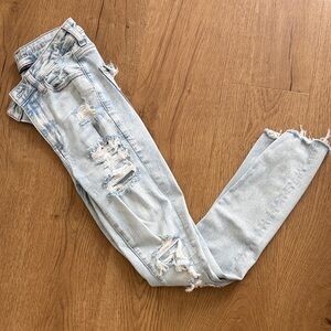 American Eagle Outfitters Light Wash Ripped Skinny Jeans